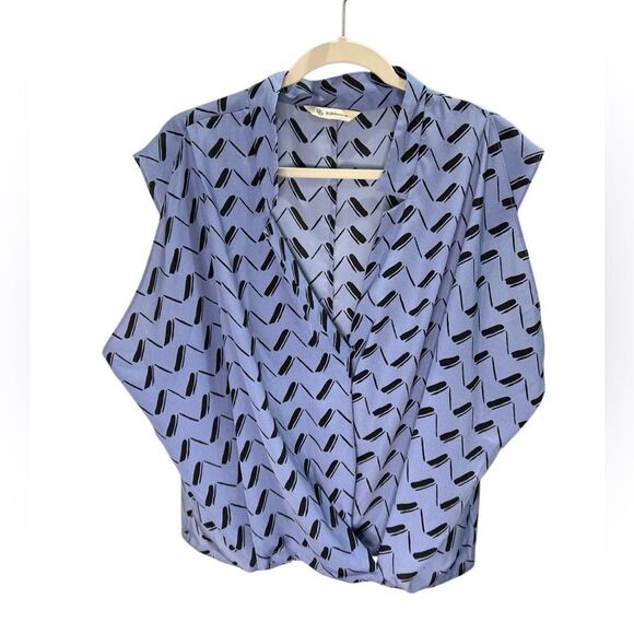 BCBG Bleach Blue Wrap Blouse Size Large - Picture 3 of 16